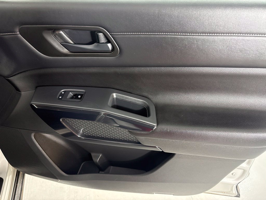 Used 2024 Nissan Pathfinder SV FWD image 15