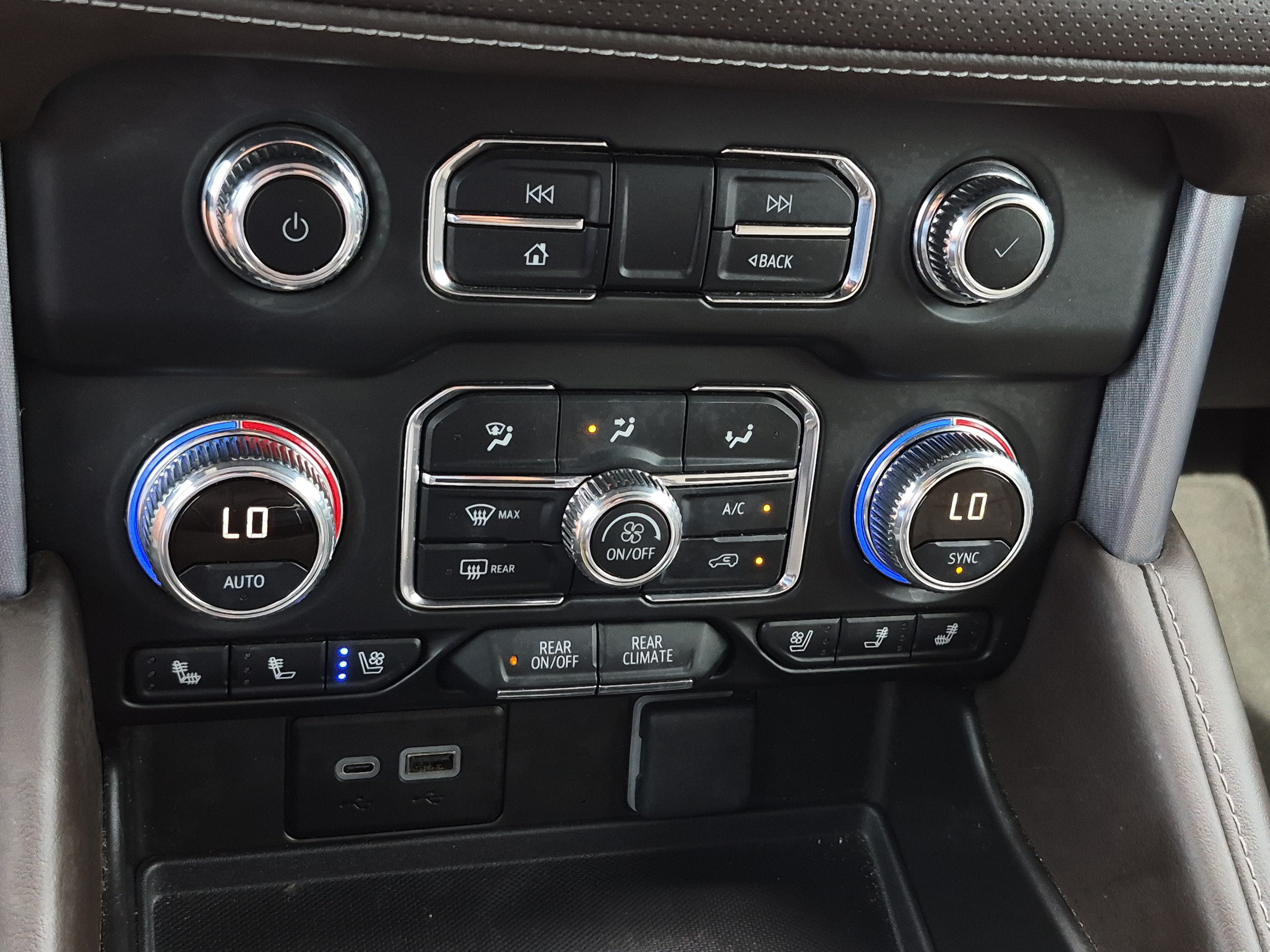 Used 2024 GMC Yukon SLT RWD image 32