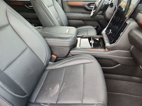 Used 2025 GMC Yukon Denali image 15