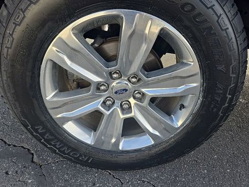 Used 2018 Ford F150 Platinum w/ Equipment Group 701A Luxury image 39