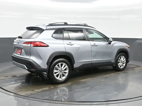 Used 2023 Toyota Corolla Cross LE image 6