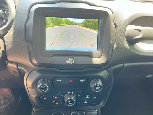 Used 2020 Jeep Renegade Latitude w/ Cold Weather Group AWD/4WD image 20