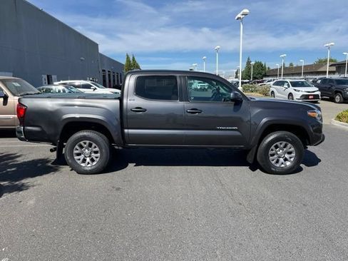 Used 2018 Toyota Tacoma SR5 RWD image 3