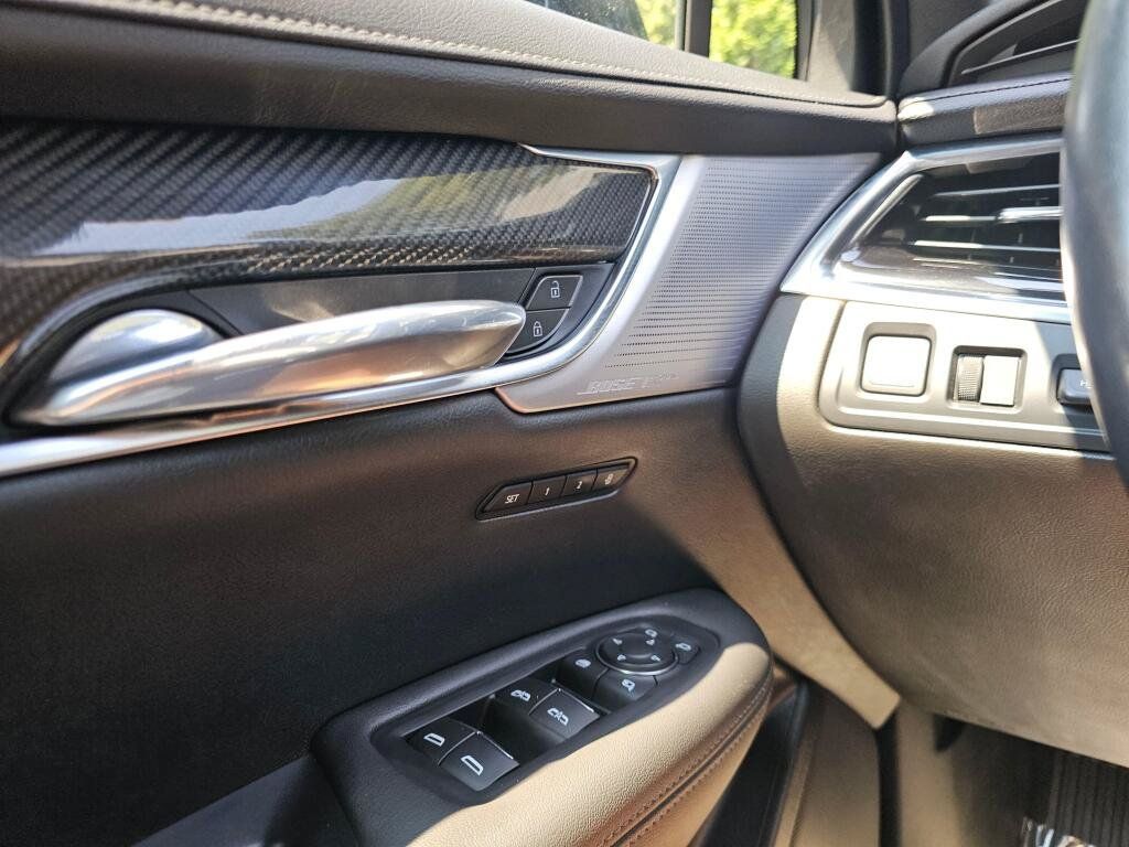 Used 2024 Cadillac XT6 Sport w/ Technology Package AWD/4WD image 34