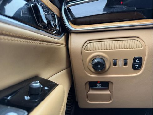 Used 2022 Jeep Grand Wagoneer Series III w/ Rear Seat Video Group 1 image 17