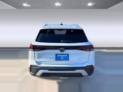 New 2026 Volkswagen Tiguan SE FWD image 9