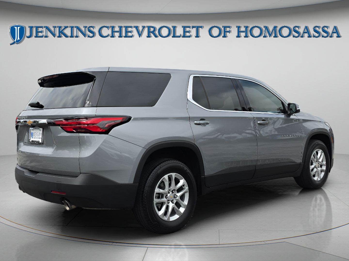 Used 2023 Chevrolet Traverse LS w/ Safety Package FWD image 4