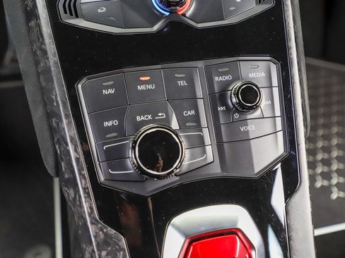 Used 2018 Lamborghini Huracan Performante AWD/4WD image 37