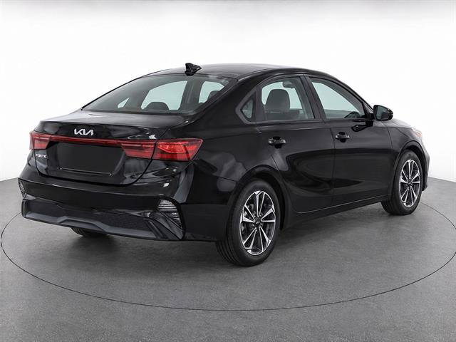 Used 2023 Kia Forte LXS FWD image 5
