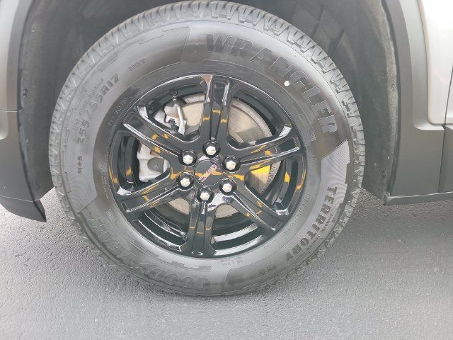 Certified 2023 GMC Acadia AT4 w/ Technology Package AWD/4WD image 7