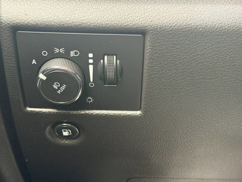 Used 2020 Jeep Grand Cherokee Overland image 37