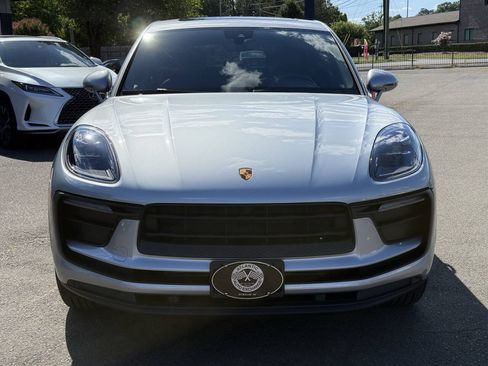 Used 2022 Porsche Macan AWD/4WD image 3