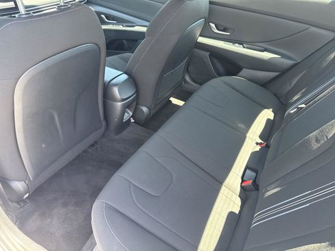 Used 2025 Hyundai Elantra SEL FWD image 31