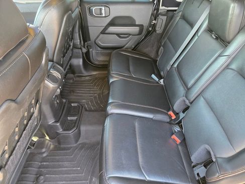 Used 2021 Jeep Wrangler Unlimited Rubicon AWD/4WD image 6