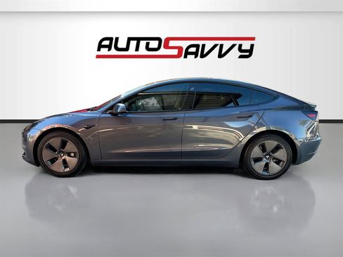 Used 2023 Tesla Model 3 Standard Range image 4
