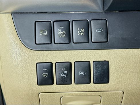 Used 2016 Toyota Highlander Limited Platinum FWD image 17