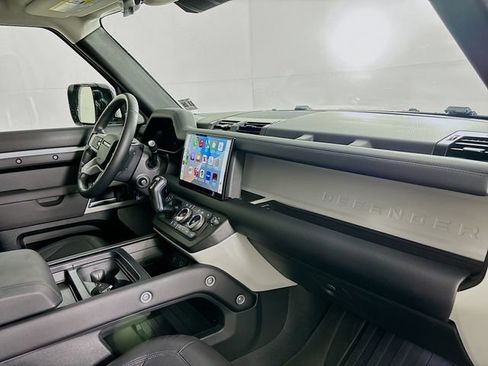 Used 2024 Land Rover Defender 130 S image 30