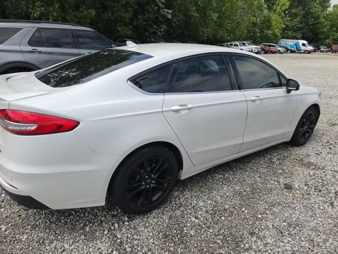 Used 2019 Ford Fusion SE w/ Equipment Group 151A FWD image 4