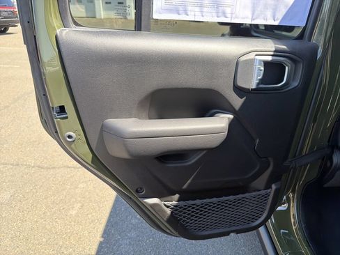 Used 2024 Jeep Wrangler Unlimited AWD/4WD image 14