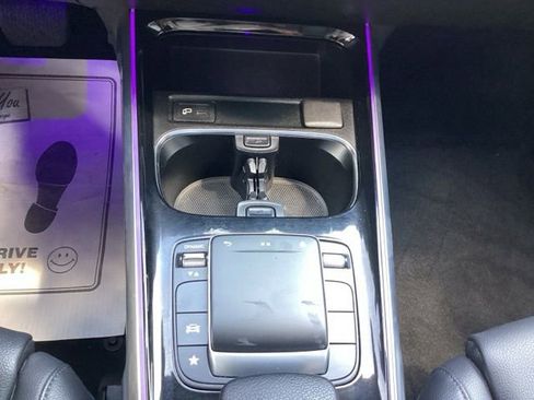 Used 2021 Mercedes-Benz GLB 250 4MATIC image 23