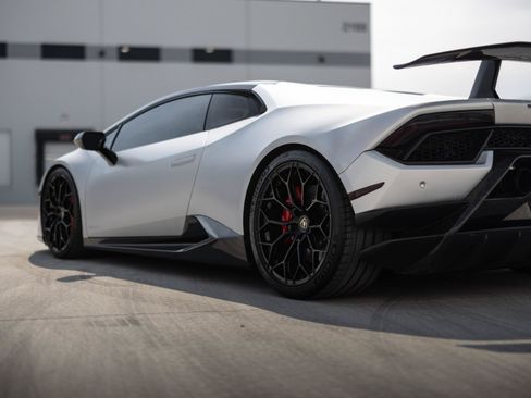 Used 2018 Lamborghini Huracan AWD/4WD image 26