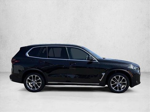 Used 2024 BMW X5 xDrive40i w/ Parking Assistance Package AWD/4WD image 4