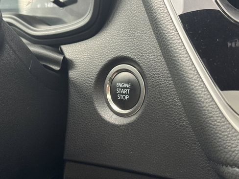 Certified 2025 Toyota Corolla SE image 27