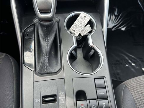 Used 2023 Toyota Highlander L image 17