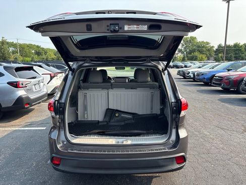 Used 2018 Toyota Highlander XLE AWD/4WD image 8