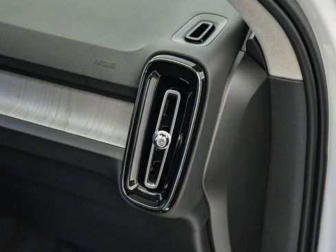 Certified 2025 Volvo XC40 B5 Plus w/ Climate Package image 16