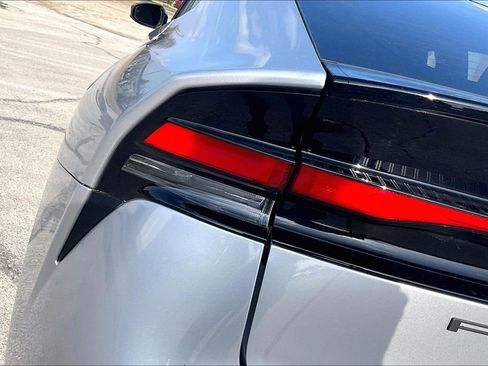 Used 2023 Toyota Prius XLE image 23