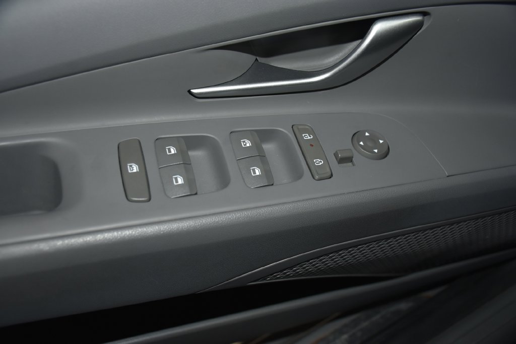 Used 2025 Hyundai Elantra SEL FWD image 27