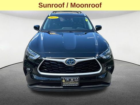 Used 2022 Toyota Highlander XLE AWD/4WD image 4