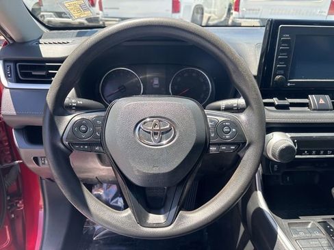 Used 2021 Toyota RAV4 LE AWD/4WD image 21