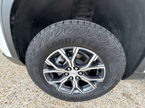 Certified 2024 GMC Acadia AT4 w/ LPO, Floor Liner Package AWD/4WD image 31