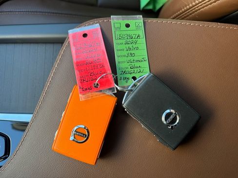 Used 2024 Volvo XC90 B6 Ultimate w/ Protection Package Premier image 38