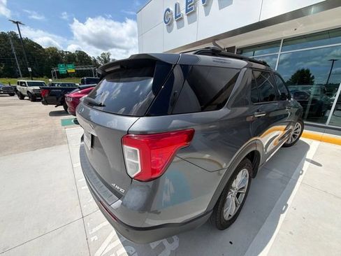 Used 2023 Ford Explorer XLT w/ Equipment Group 202A AWD/4WD image 18