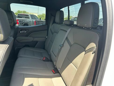 Used 2025 Chevrolet Colorado ZR2 w/ Technology Package AWD/4WD image 38