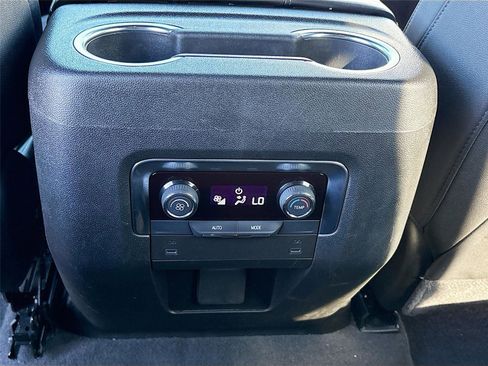 Used 2025 Chevrolet Suburban Z71 AWD/4WD image 29