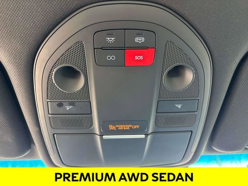 Used 2024 Genesis G70 2.5T image 11