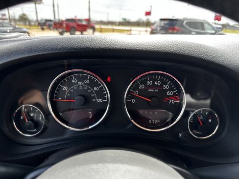 Used 2015 Jeep Wrangler Unlimited Rubicon image 22