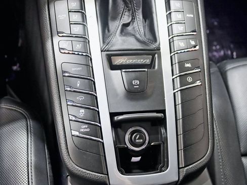 Used 2020 Porsche Macan S AWD/4WD image 21