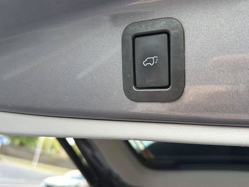 Used 2018 Toyota Highlander Limited FWD image 36