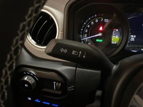 Used 2025 Jeep Wrangler Unlimited Sahara w/ Safety Group AWD/4WD image 41