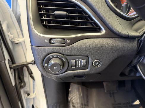 Used 2020 Jeep Cherokee Trailhawk w/ Comfort/Convenience Group AWD/4WD image 14