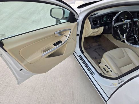 Used 2015 Volvo V60 T5 Premier image 10