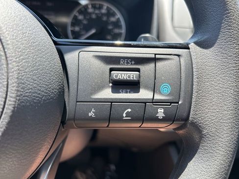 Certified 2023 Nissan Rogue SV FWD image 28