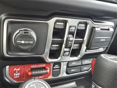 New 2025 Jeep Gladiator Mojave image 13