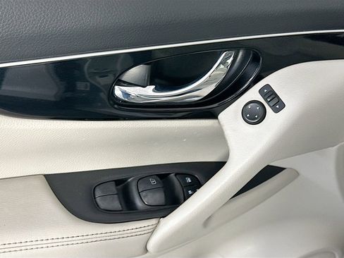 Used 2018 Nissan Rogue Sport SL w/ SL Premium Package FWD image 24