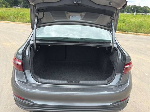 Used 2024 Volkswagen Jetta SE FWD image 18